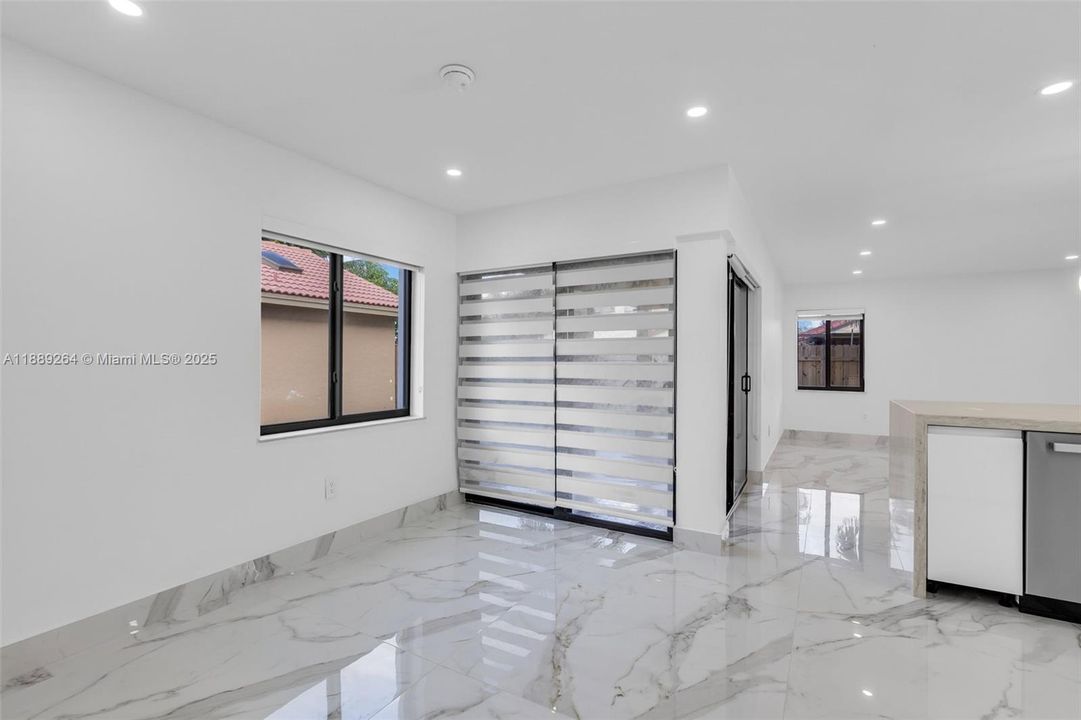 Activo con contrato: $750,000 (4 camas, 3 baños, 2860 Pies cuadrados)