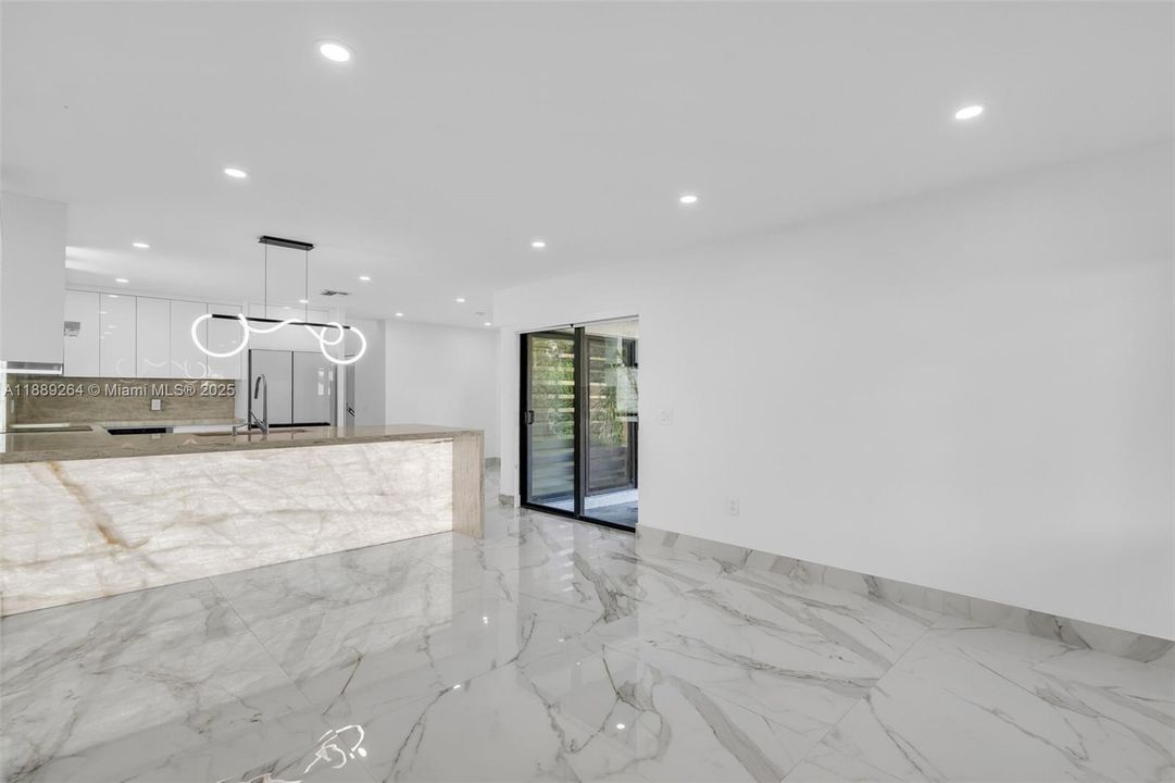 Activo con contrato: $750,000 (4 camas, 3 baños, 2860 Pies cuadrados)