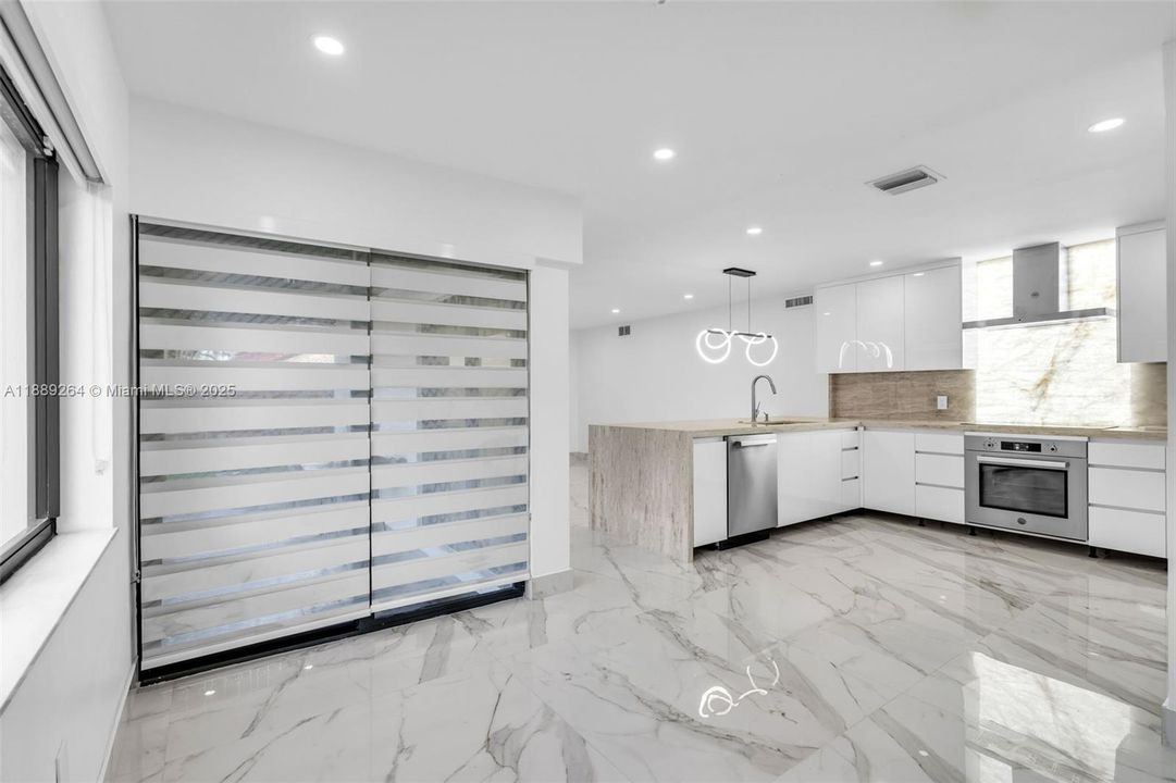 Activo con contrato: $750,000 (4 camas, 3 baños, 2860 Pies cuadrados)