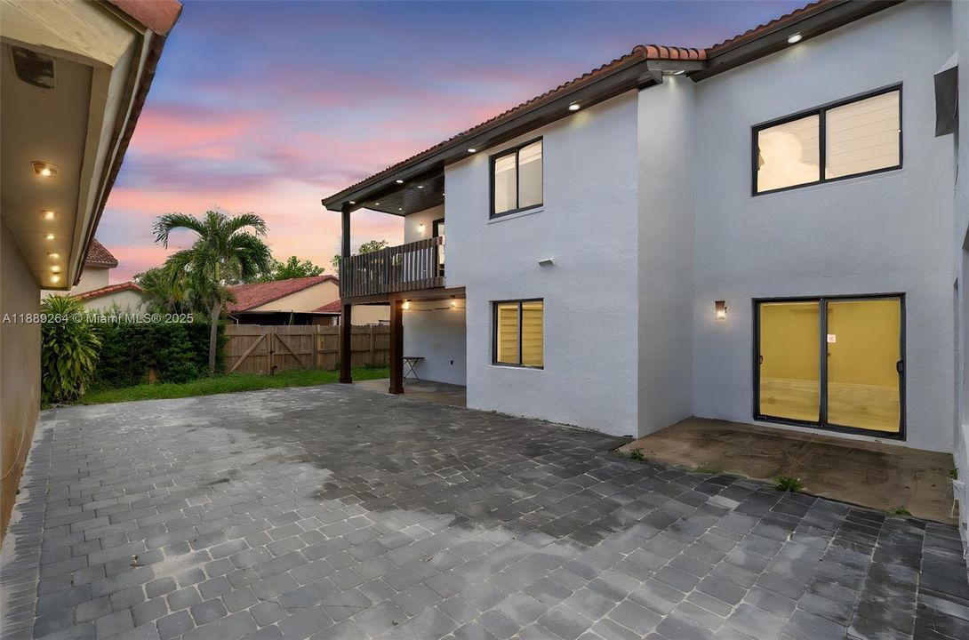 Activo con contrato: $750,000 (4 camas, 3 baños, 2860 Pies cuadrados)