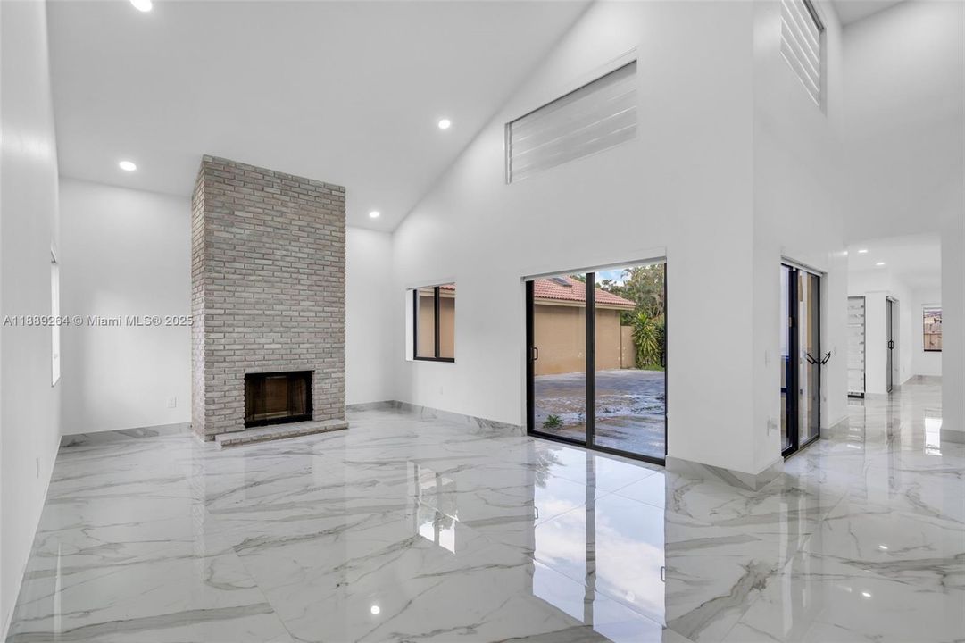 Activo con contrato: $750,000 (4 camas, 3 baños, 2860 Pies cuadrados)