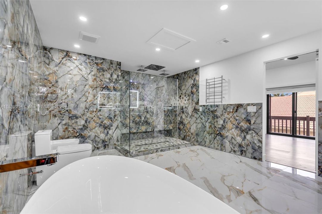 Activo con contrato: $750,000 (4 camas, 3 baños, 2860 Pies cuadrados)