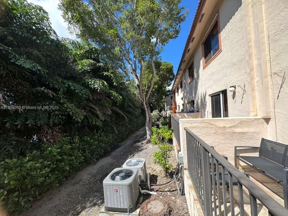 Active With Contract: $2,100 (2 beds, 2 baths, 1064 Square Feet)