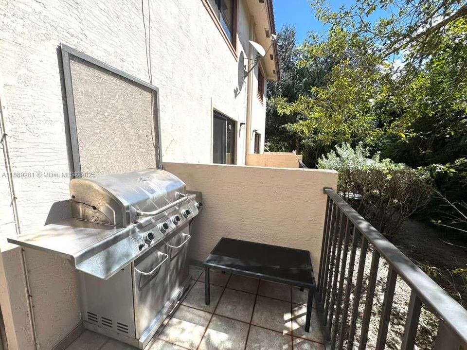 Active With Contract: $2,100 (2 beds, 2 baths, 1064 Square Feet)