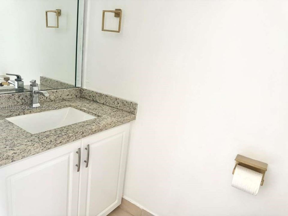 Active With Contract: $2,100 (2 beds, 2 baths, 1064 Square Feet)