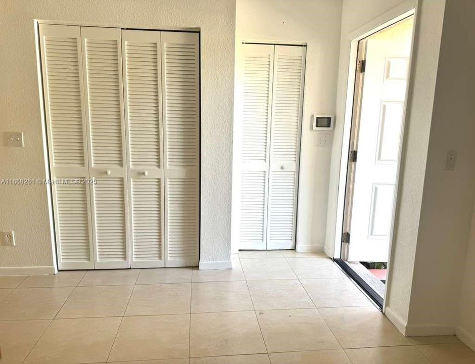 Active With Contract: $2,100 (2 beds, 2 baths, 1064 Square Feet)