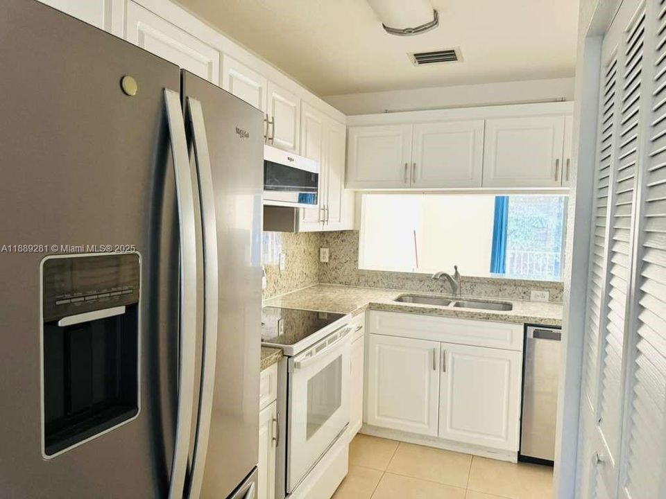 Active With Contract: $2,100 (2 beds, 2 baths, 1064 Square Feet)