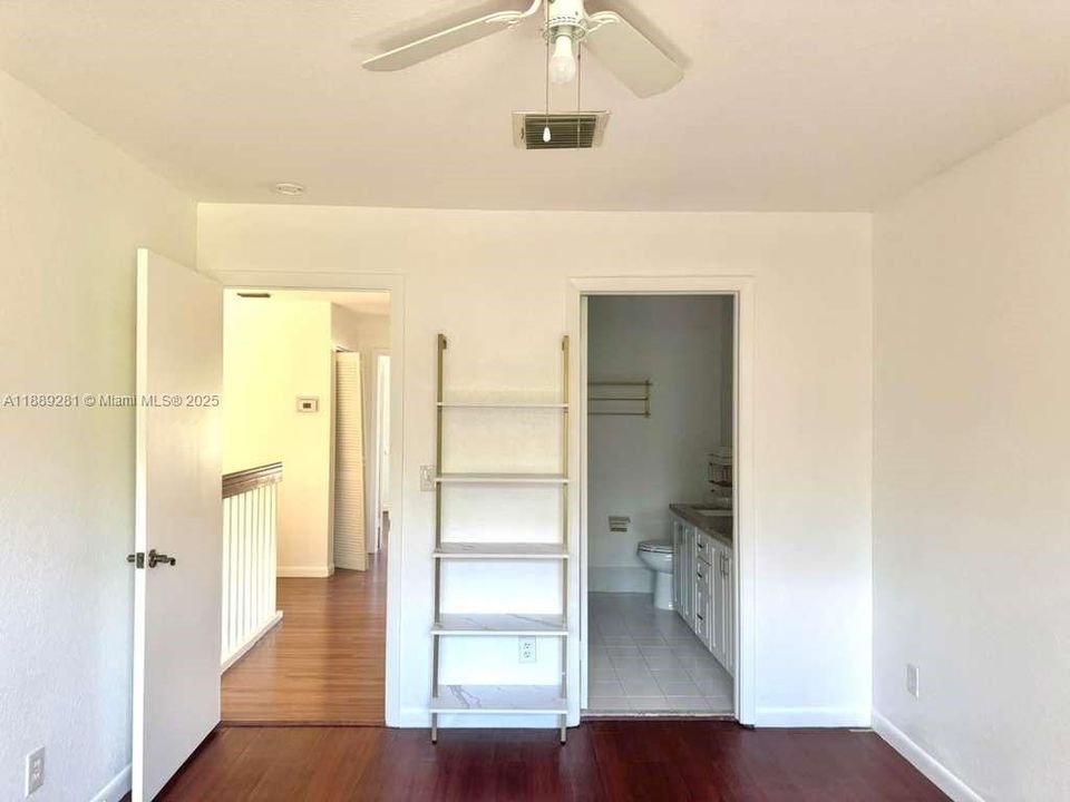 Active With Contract: $2,100 (2 beds, 2 baths, 1064 Square Feet)