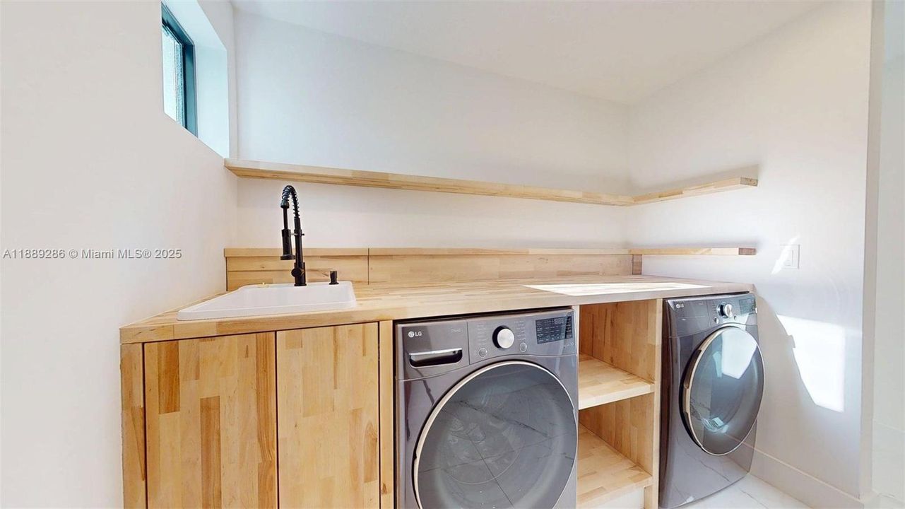 待售: $1,165,000 (4 贝兹, 4 浴室, 1903 平方英尺)