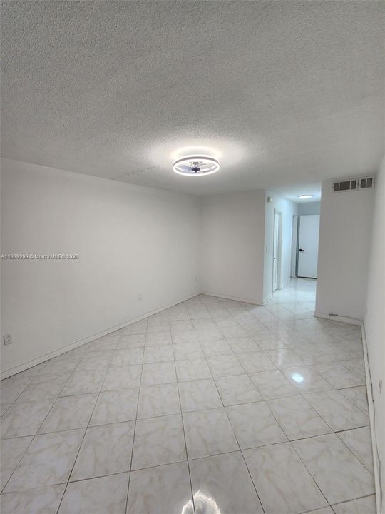 最近租的: $1,995 (2 贝兹, 1 浴室, 898 平方英尺)