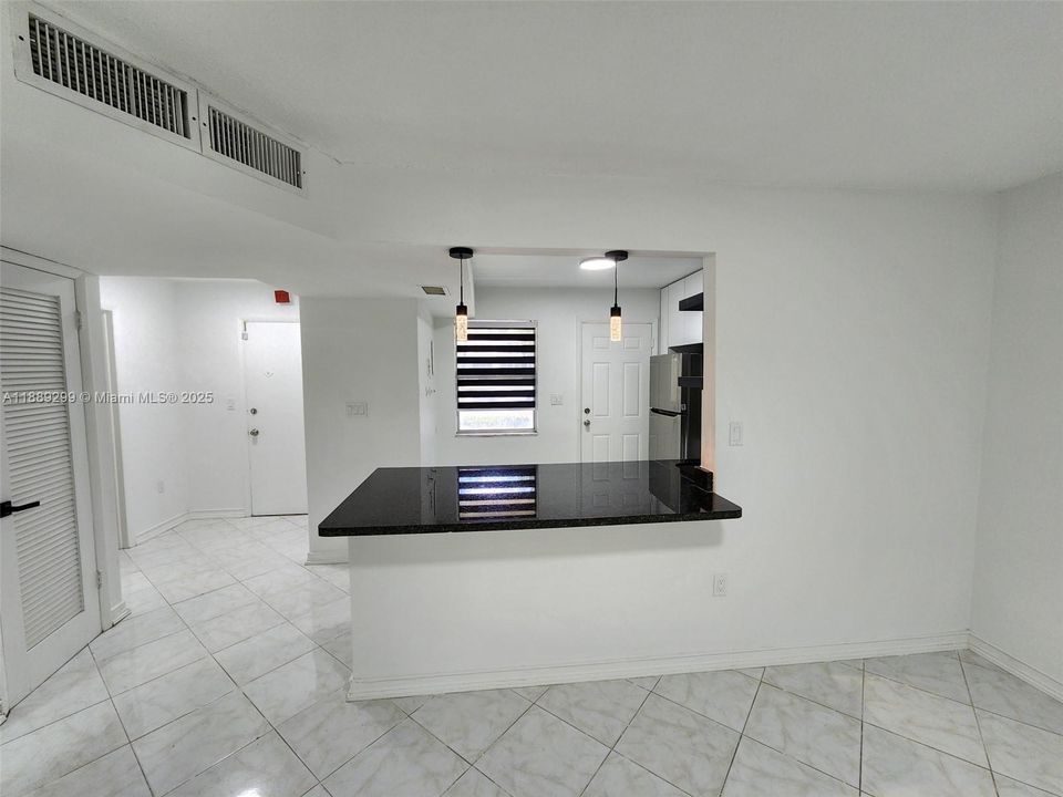 最近租的: $1,995 (2 贝兹, 1 浴室, 898 平方英尺)