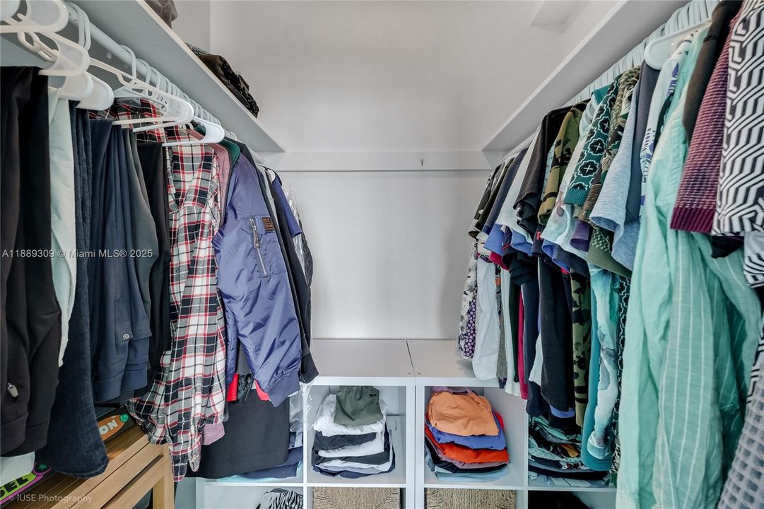 Под контрактом: $797,900 (2 спален, 2 ванн, 1380 Квадратных фут)