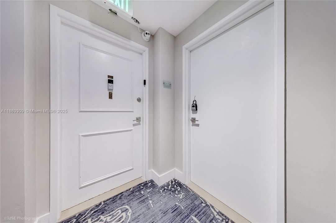 Под контрактом: $797,900 (2 спален, 2 ванн, 1380 Квадратных фут)