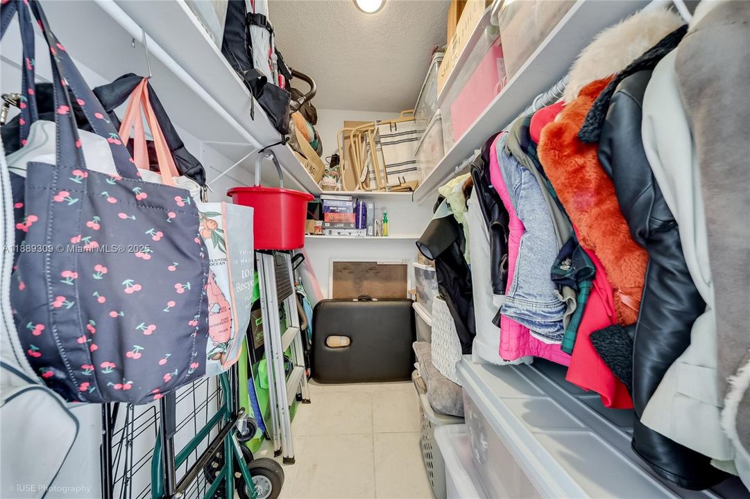 Под контрактом: $797,900 (2 спален, 2 ванн, 1380 Квадратных фут)