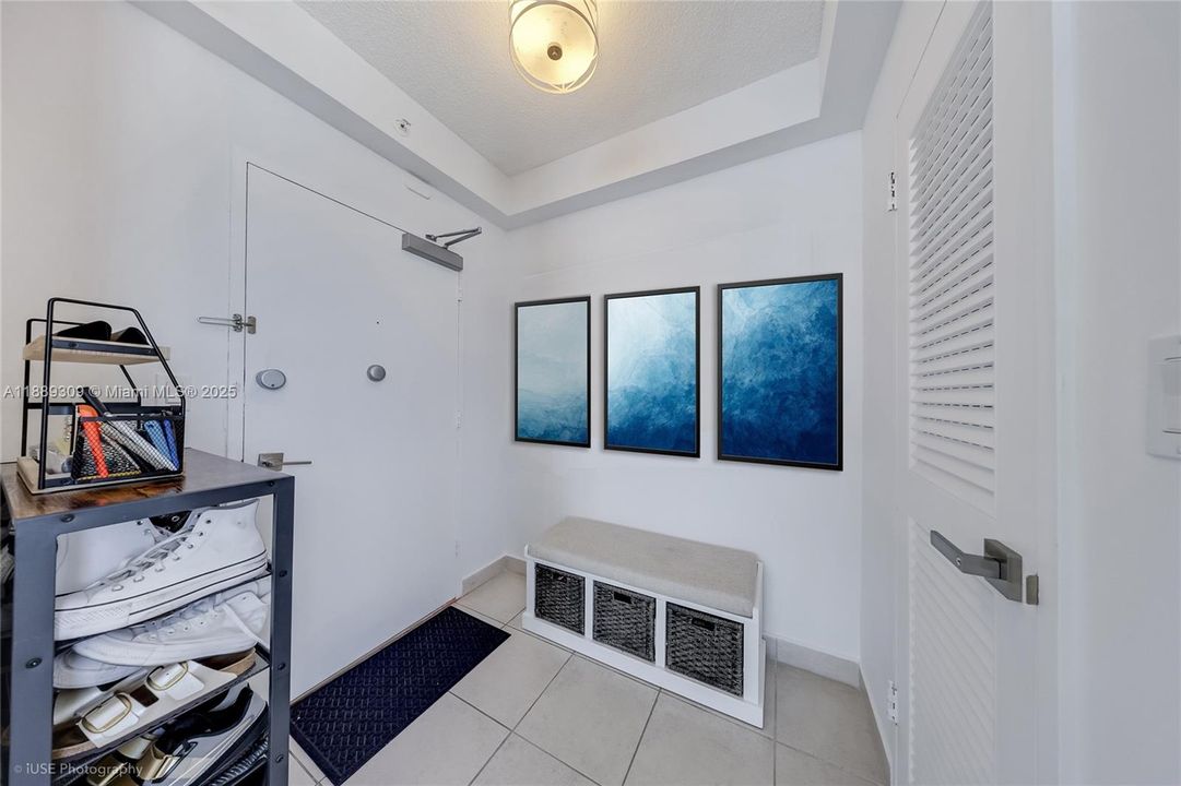 Под контрактом: $797,900 (2 спален, 2 ванн, 1380 Квадратных фут)