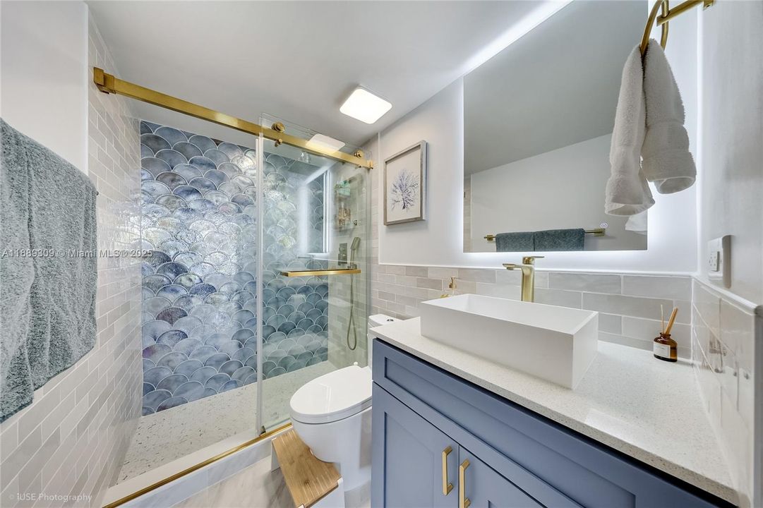 Под контрактом: $797,900 (2 спален, 2 ванн, 1380 Квадратных фут)