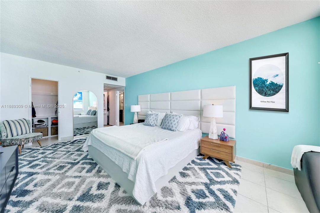 Под контрактом: $797,900 (2 спален, 2 ванн, 1380 Квадратных фут)