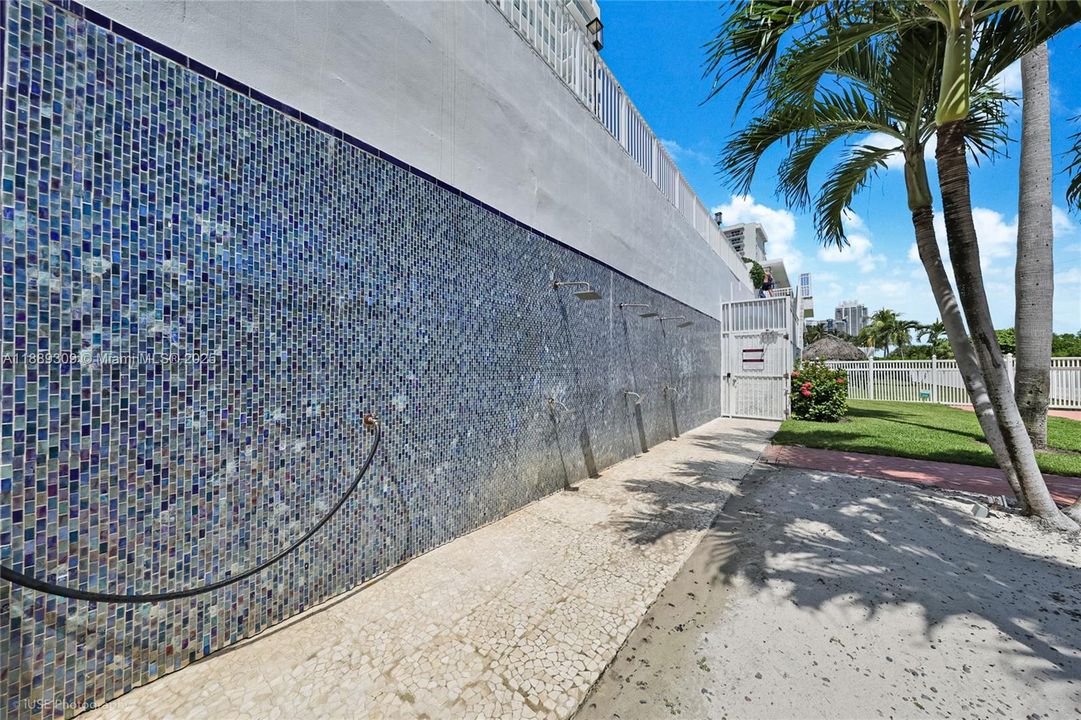 Под контрактом: $797,900 (2 спален, 2 ванн, 1380 Квадратных фут)