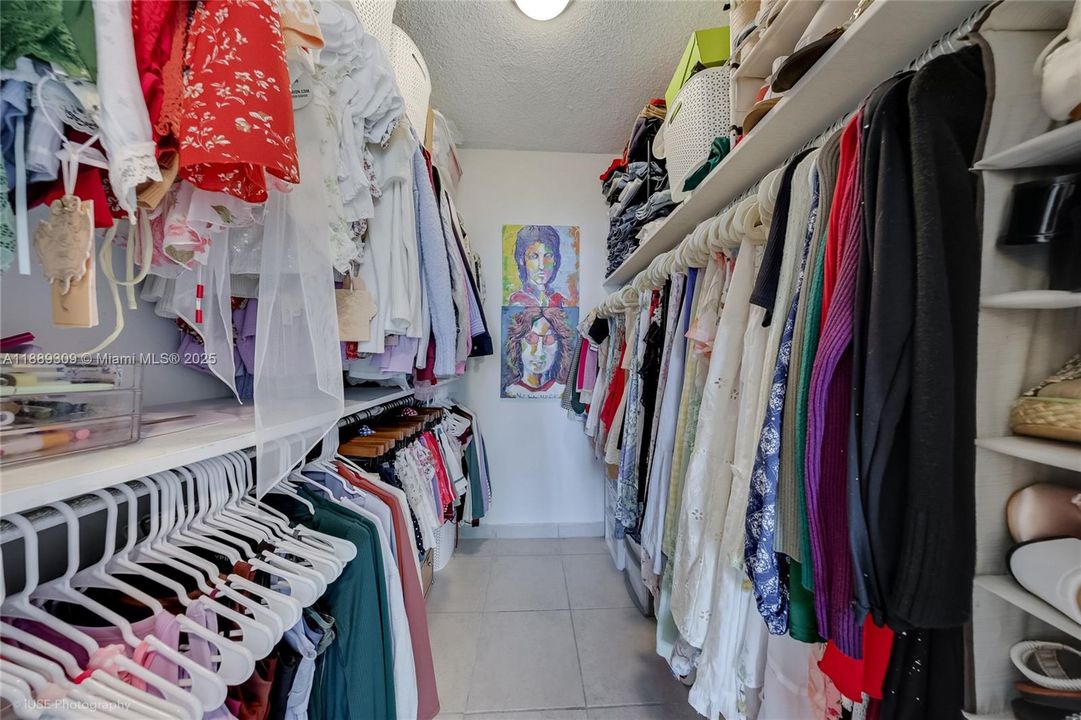 Под контрактом: $797,900 (2 спален, 2 ванн, 1380 Квадратных фут)