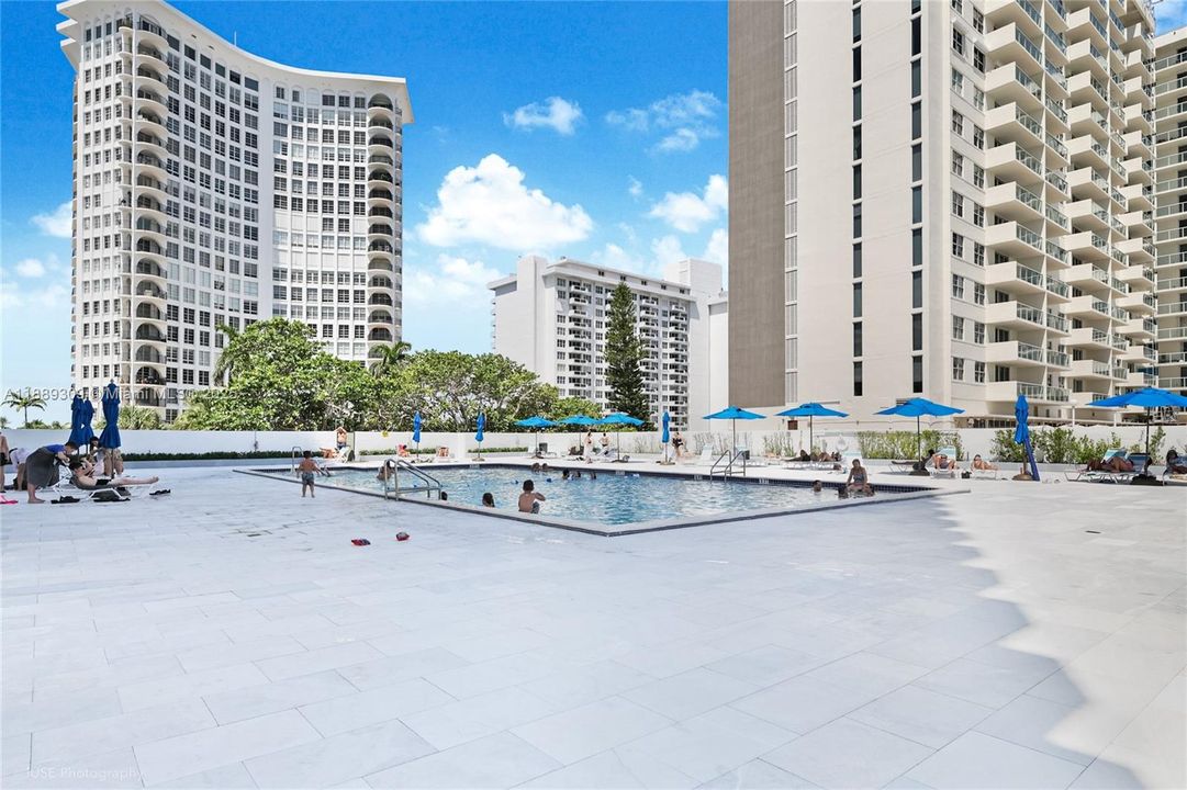 Под контрактом: $797,900 (2 спален, 2 ванн, 1380 Квадратных фут)