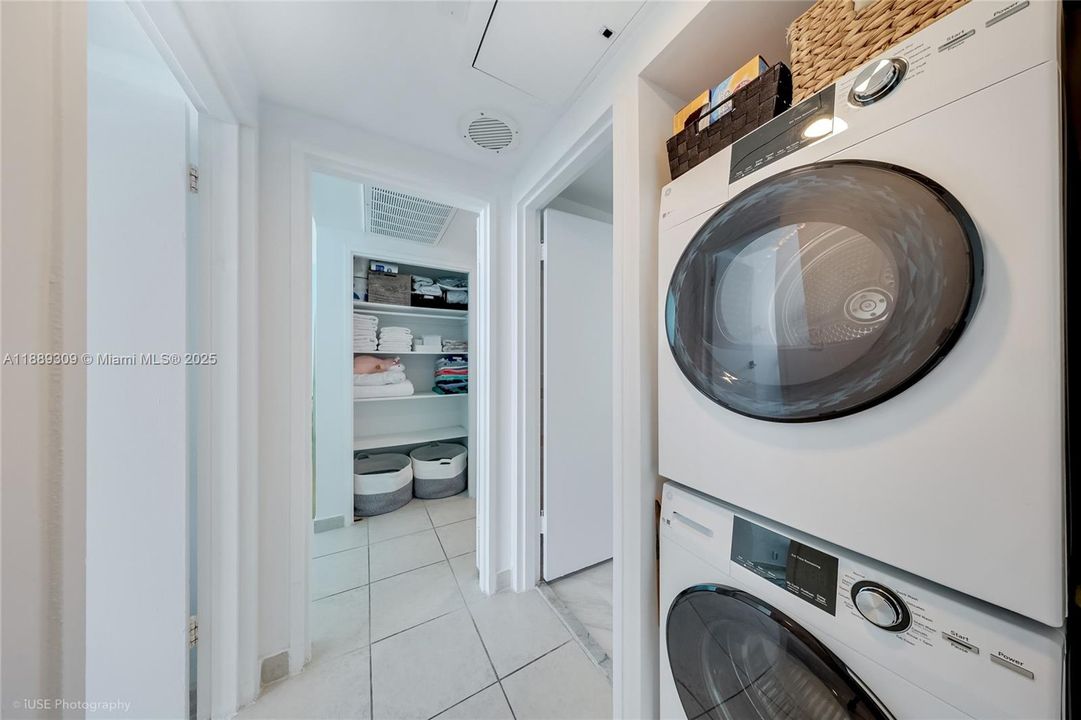 Под контрактом: $797,900 (2 спален, 2 ванн, 1380 Квадратных фут)