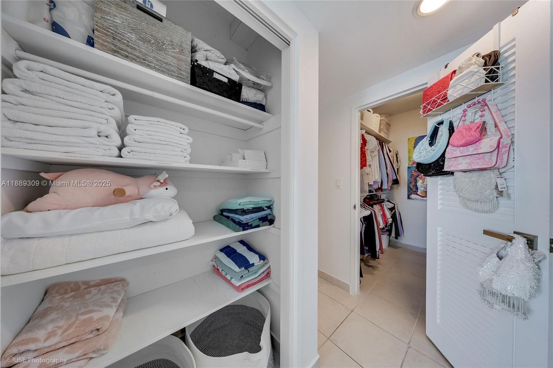 Под контрактом: $797,900 (2 спален, 2 ванн, 1380 Квадратных фут)