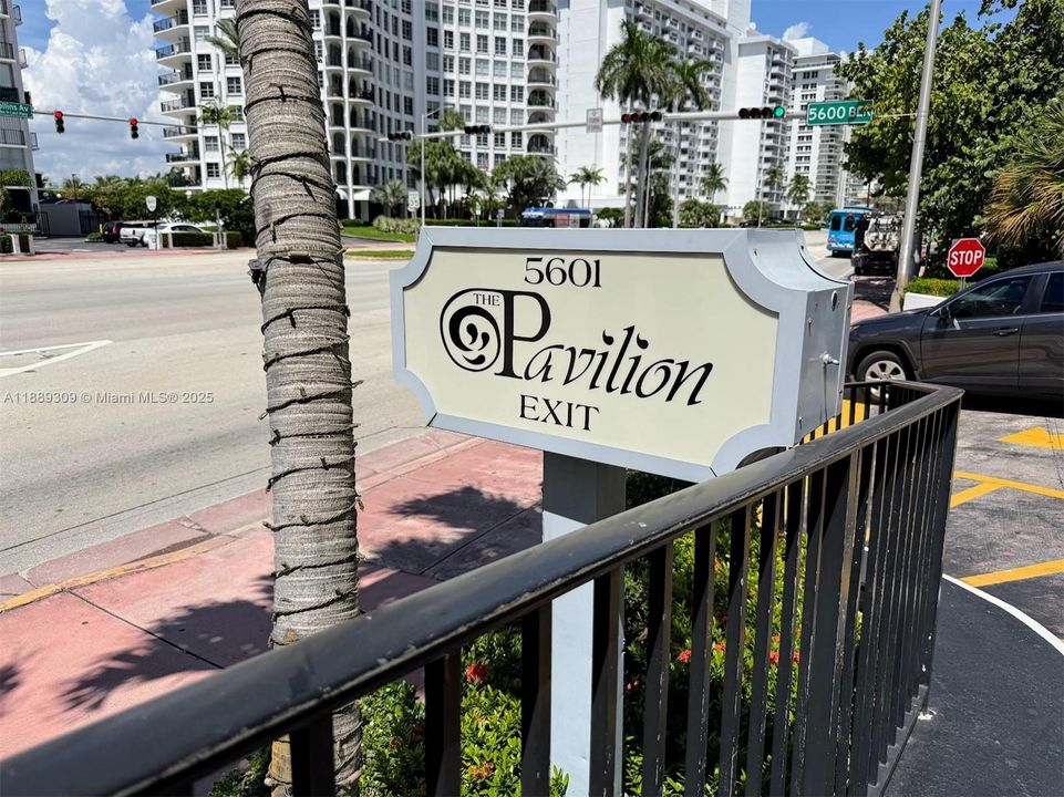 Под контрактом: $797,900 (2 спален, 2 ванн, 1380 Квадратных фут)