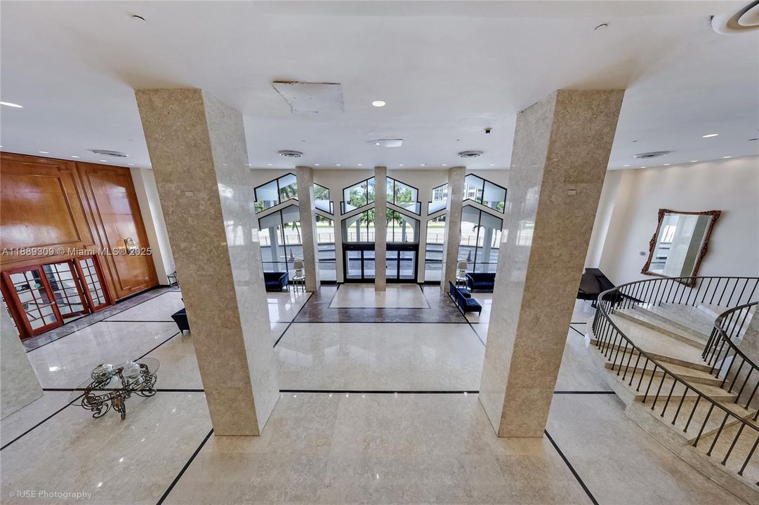 Под контрактом: $797,900 (2 спален, 2 ванн, 1380 Квадратных фут)