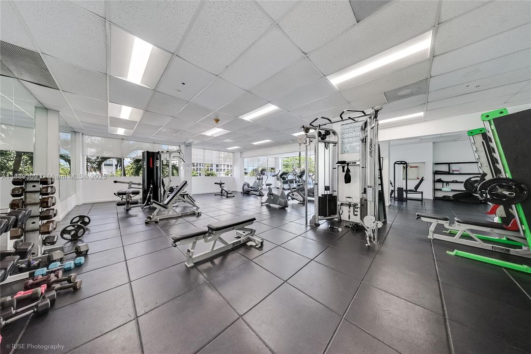 Под контрактом: $797,900 (2 спален, 2 ванн, 1380 Квадратных фут)