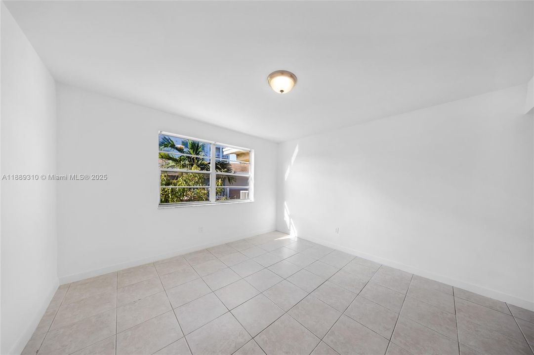 На продажу: $295,000 (2 спален, 2 ванн, 1060 Квадратных фут)