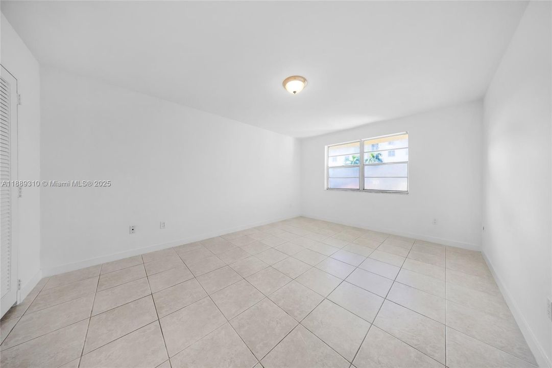 На продажу: $295,000 (2 спален, 2 ванн, 1060 Квадратных фут)