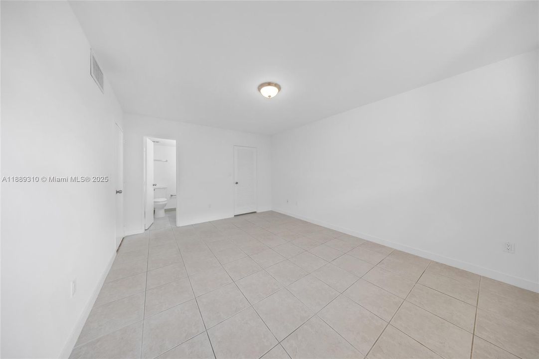 На продажу: $295,000 (2 спален, 2 ванн, 1060 Квадратных фут)