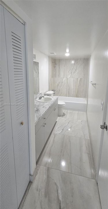 合同活跃: $2,325 (2 贝兹, 1 浴室, 750 平方英尺)