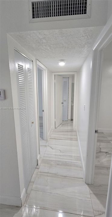 合同活跃: $2,325 (2 贝兹, 1 浴室, 750 平方英尺)