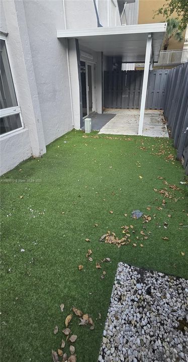 合同活跃: $2,325 (2 贝兹, 1 浴室, 750 平方英尺)