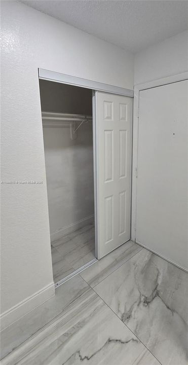 合同活跃: $2,325 (2 贝兹, 1 浴室, 750 平方英尺)