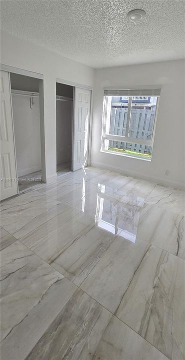 合同活跃: $2,325 (2 贝兹, 1 浴室, 750 平方英尺)