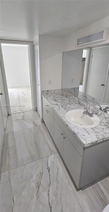 合同活跃: $2,325 (2 贝兹, 1 浴室, 750 平方英尺)