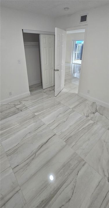 合同活跃: $2,325 (2 贝兹, 1 浴室, 750 平方英尺)