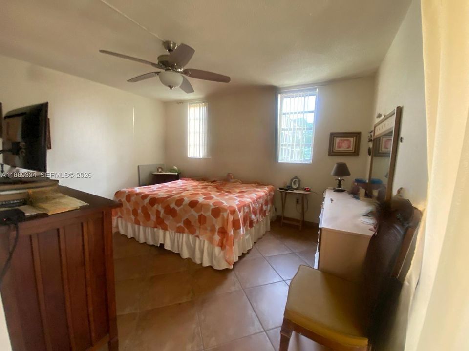 For Sale: $189,900 (2 beds, 1 baths, 960 Square Feet)