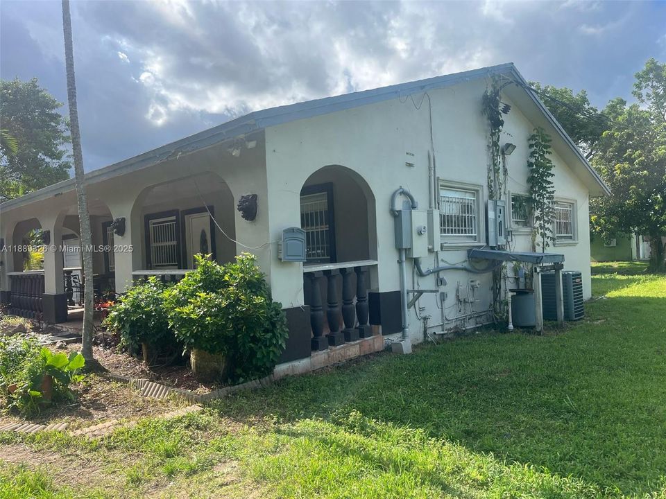 For Sale: $900,000 (3 beds, 2 baths, 1730 Square Feet)