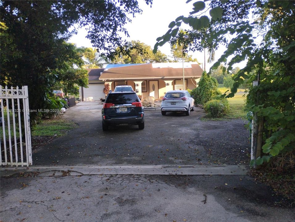 For Sale: $900,000 (3 beds, 2 baths, 1730 Square Feet)