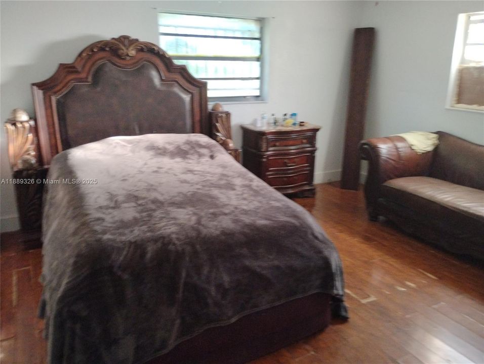 For Sale: $900,000 (3 beds, 2 baths, 1730 Square Feet)