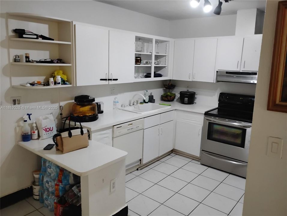 For Sale: $900,000 (3 beds, 2 baths, 1730 Square Feet)