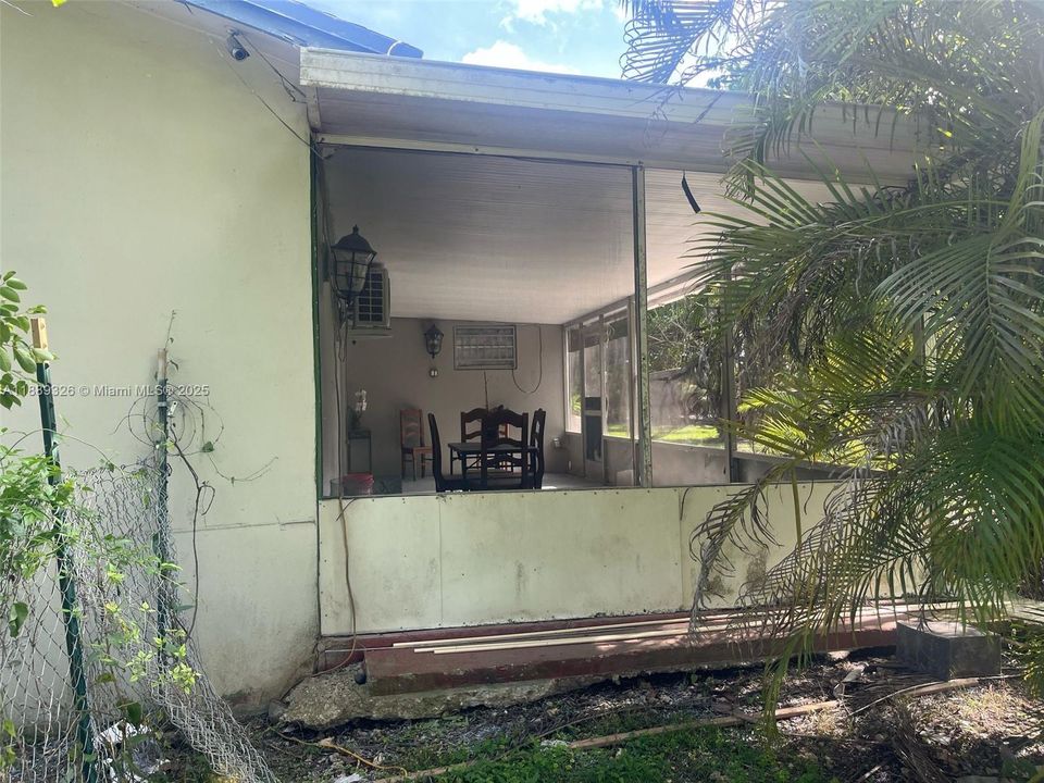 For Sale: $900,000 (3 beds, 2 baths, 1730 Square Feet)