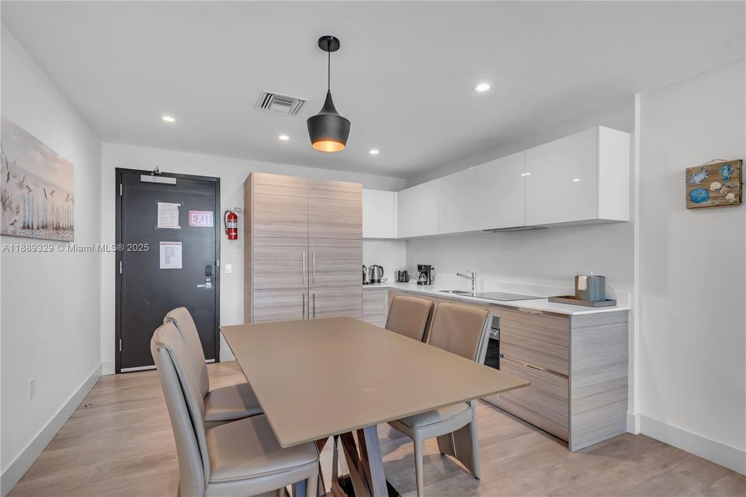 Vendido Recientemente: $515,000 (1 camas, 1 baños, 724 Pies cuadrados)