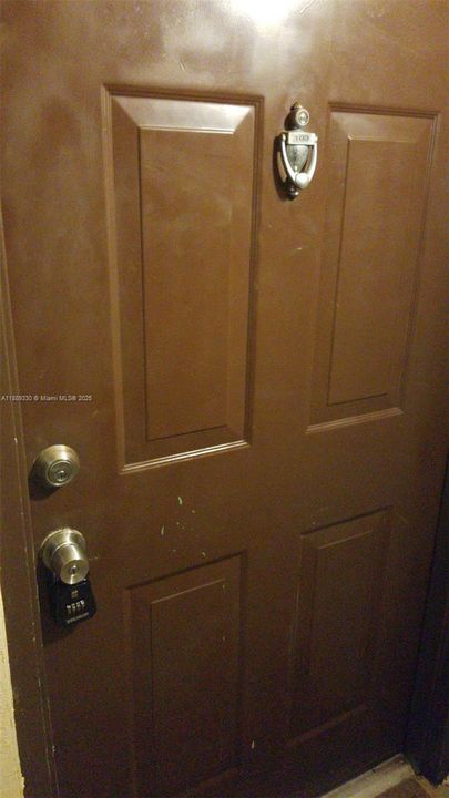 For Sale: $280,000 (2 beds, 2 baths, 966 Square Feet)