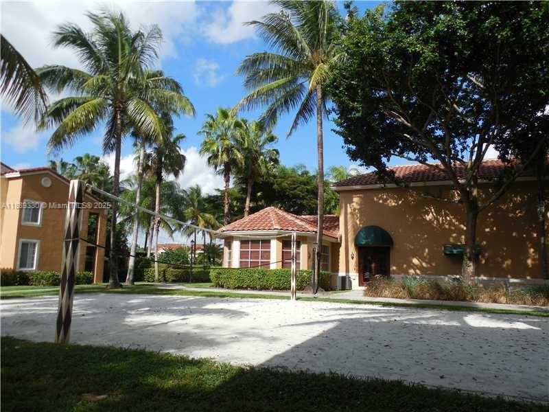 For Sale: $280,000 (2 beds, 2 baths, 966 Square Feet)