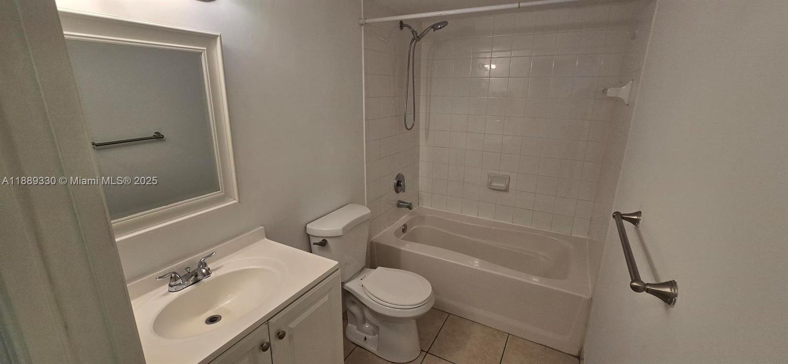 For Sale: $280,000 (2 beds, 2 baths, 966 Square Feet)
