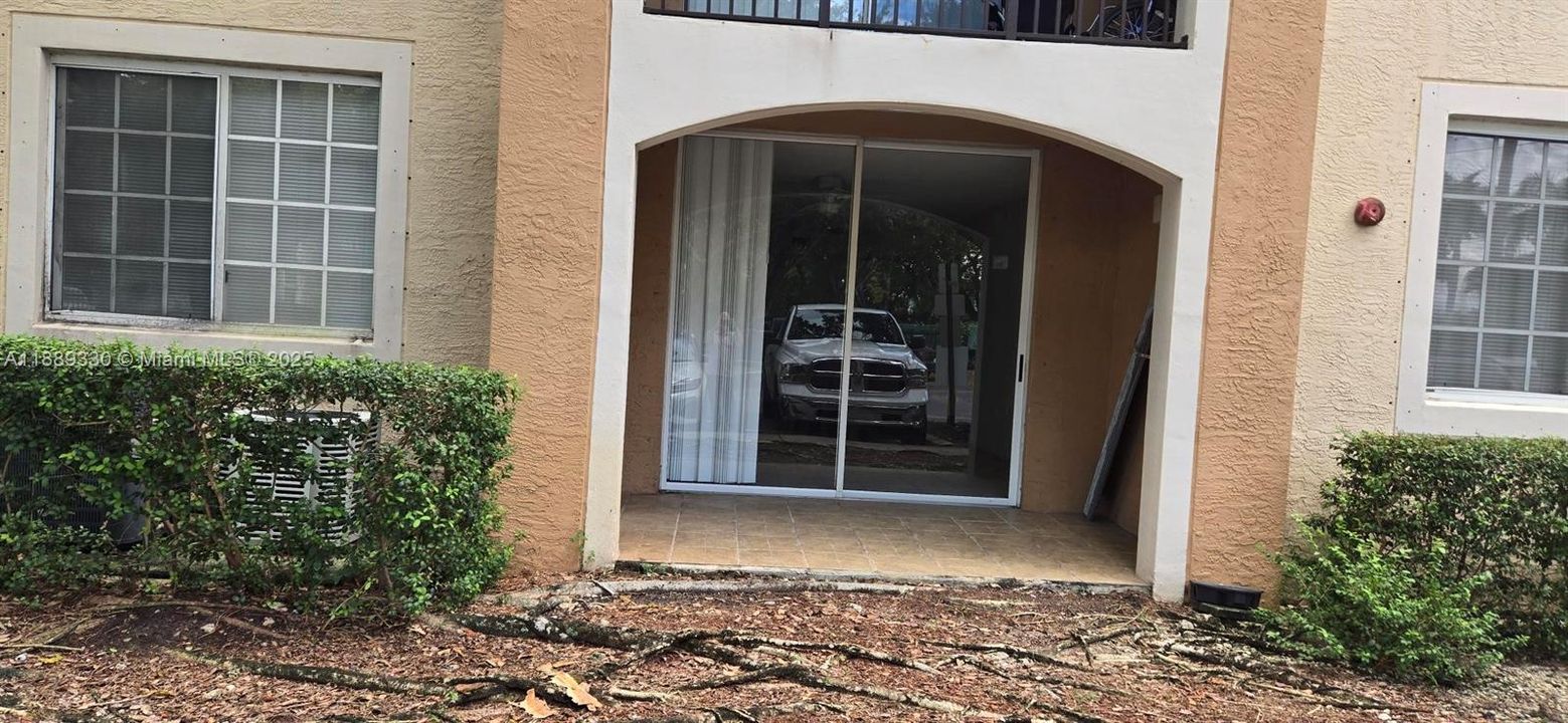 For Sale: $280,000 (2 beds, 2 baths, 966 Square Feet)